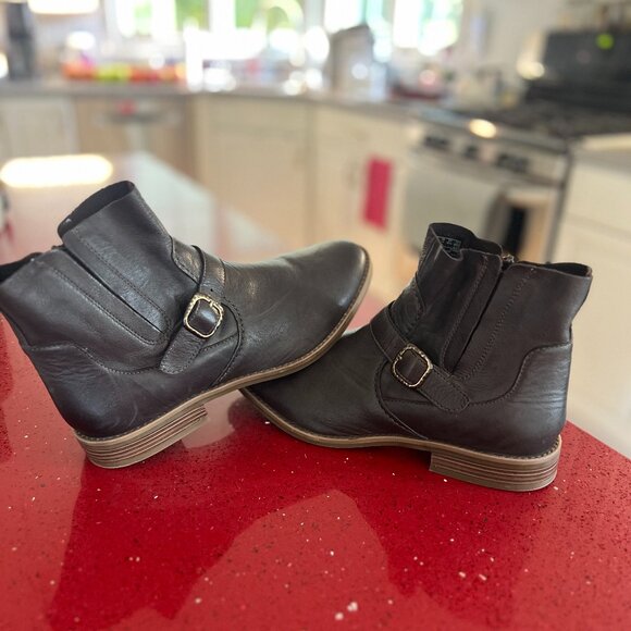 Clarks Women's Camzin Loop Ankle Boot - Picture 1 of 4